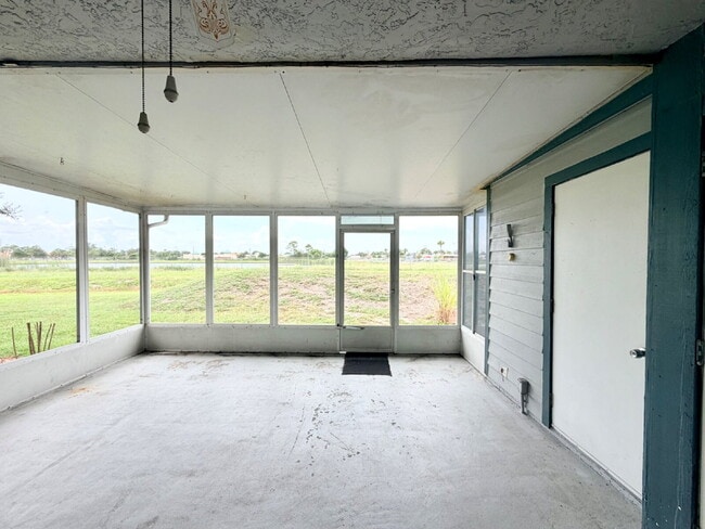 Building Photo - *** $500 OFF MOVE IN SPECIAL *** "Charming 3-Bed Condo with Scenic Views & Granite Finishes in Me...