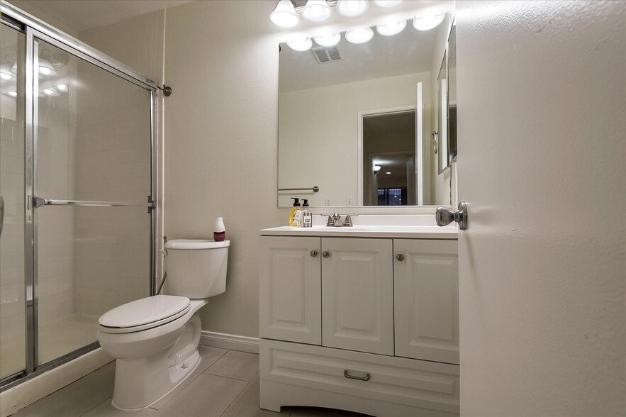 Building Photo - 1940 N Highland Ave