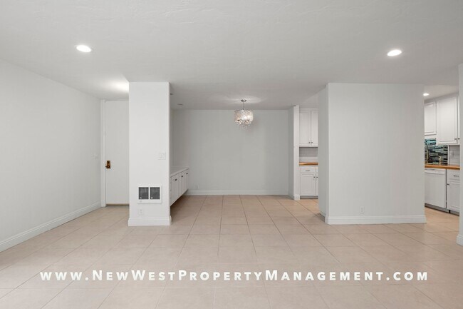 Building Photo - Expansive La Jolla Village 2 Bedroom at De...