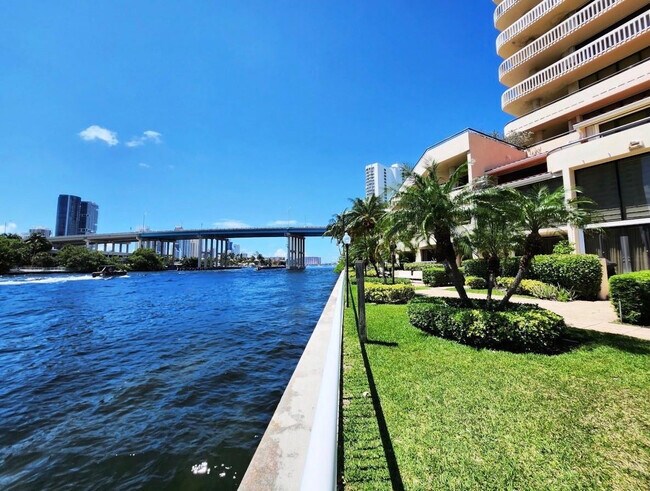 Building Photo - 19355 Turnberry Way