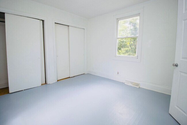 Building Photo - Charming 3 Bed, 1 Bath - Available Now!