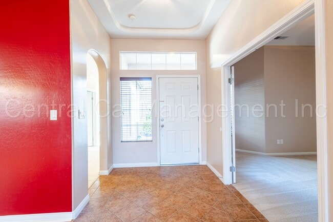Building Photo - 3 Bedroom/2 Bath Home with an office and paid solar - $2695 per month!