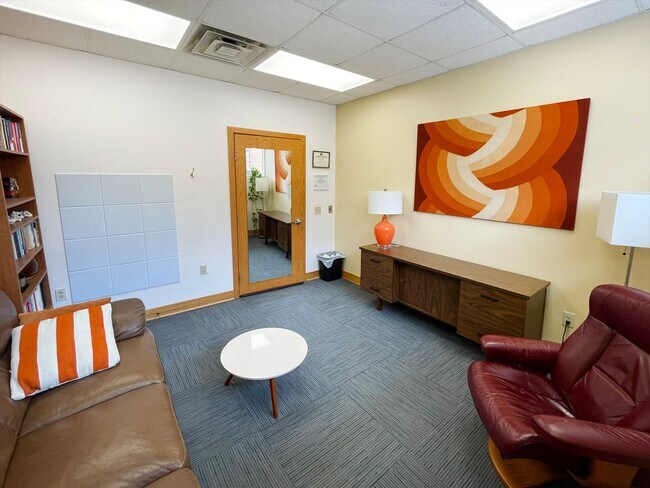 Building Photo - 1920 Monroe St