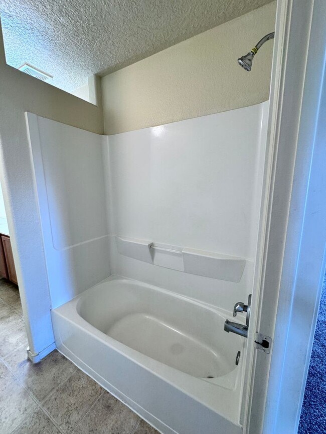 Building Photo - 760 Deerbrush Ct SW