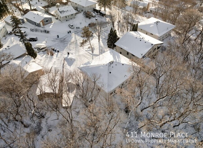 Building Photo - 411 Monroe Pl