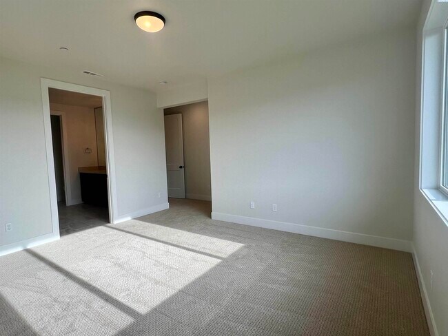 Building Photo - FOR RENT West Village Rambler with RV Bay