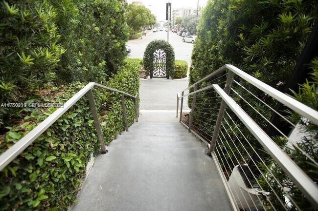 Building Photo - 1100 West Ave