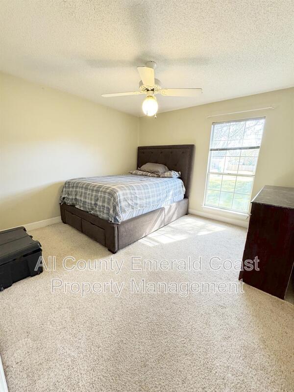 Building Photo - 1126 Bay Ct