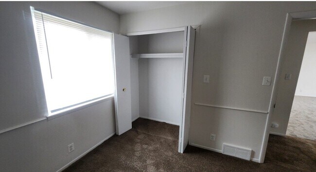 Building Photo - 25341 Shiawassee Cir