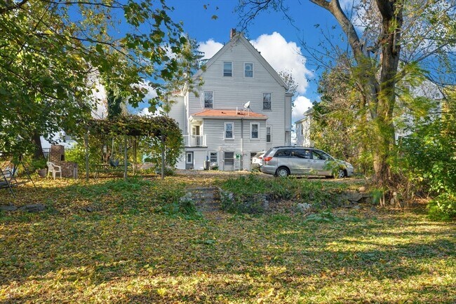 Building Photo - 10 Middle St