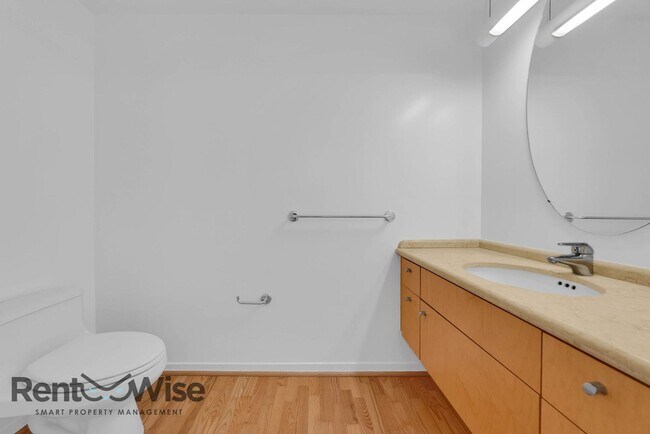 Building Photo - 77 Dow Pl