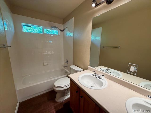 Building Photo - 10761 Glengate Cir