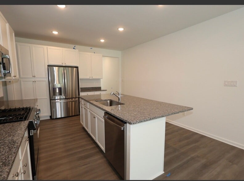 Building Photo - 20415 Spyglass Cir