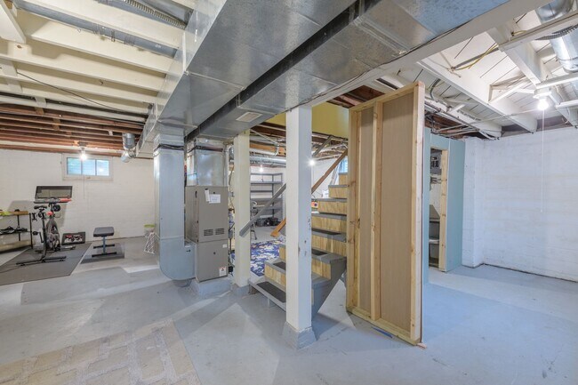 Building Photo - awesome 2 bed 1 bath Pet Friendly in Minneapolis Available for Lease