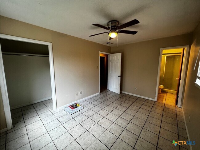 Building Photo - 1004 Hillyer St