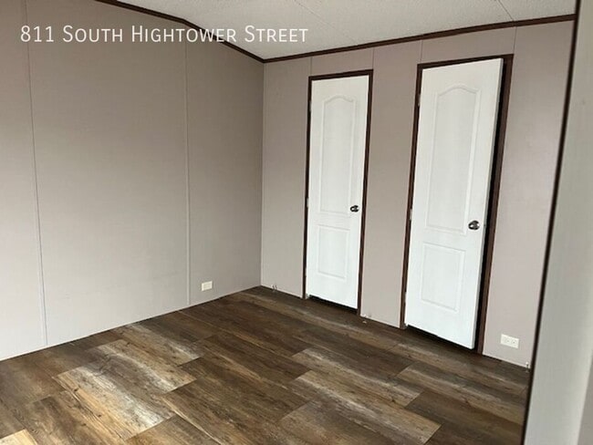 Building Photo - 811 S Hightower St