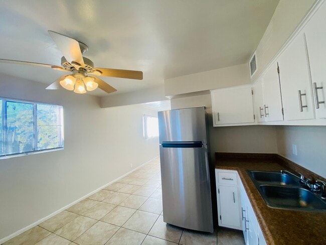 Building Photo - Corner Single Level 2 Bedroom Newly Renova...