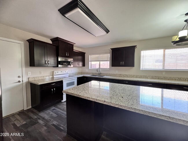 Building Photo - 9138 W Ross Ave
