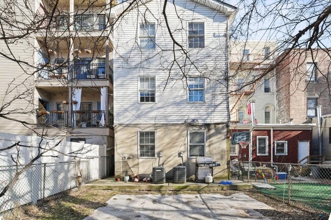 Building Photo - 347 Palisade Ave