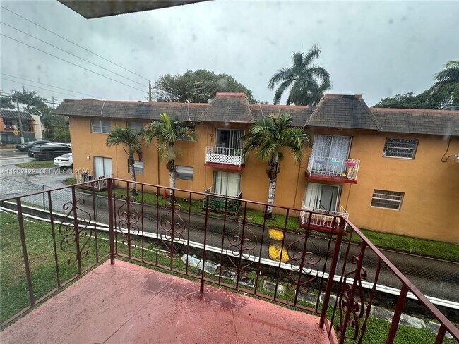 Building Photo - 1008 NW 45th Ave