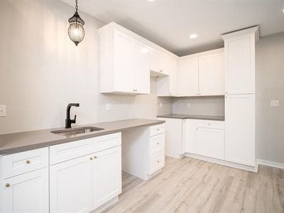 Building Photo - 1124 Voskamp St