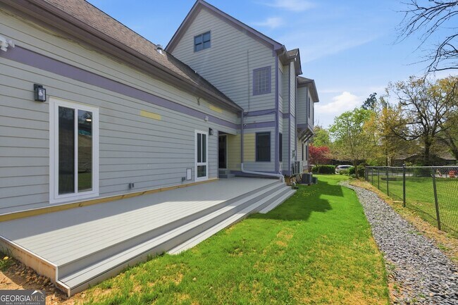 Building Photo - 850 Ormewood Ave SE