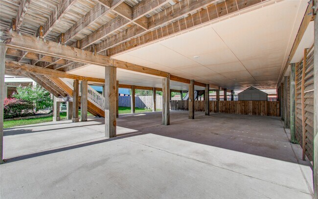 Building Photo - 1705 Bayway Dr