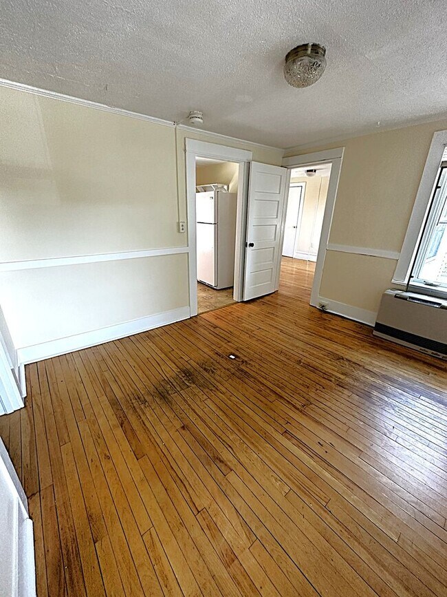 Building Photo - 114-116-116 S Champlain St