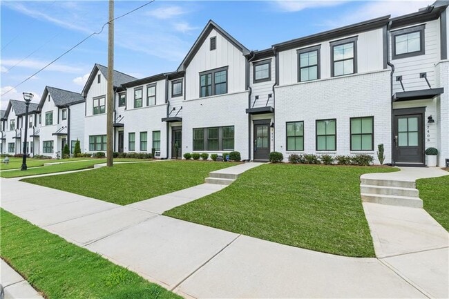 Building Photo - 2410 Lakeshore Ln