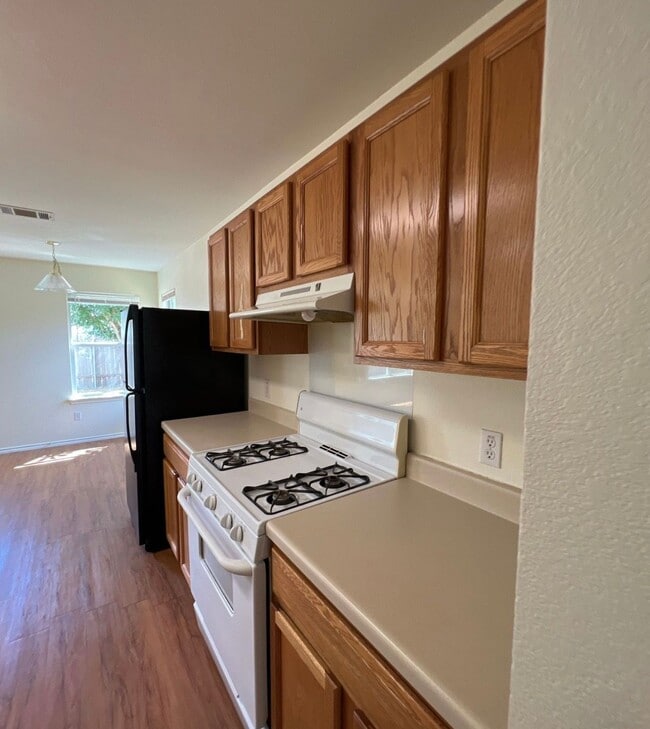Building Photo - 940 Goldenrod St