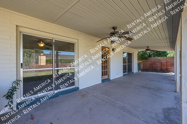 Building Photo - 2421 S Terrace Rd