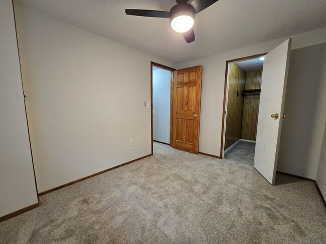 Building Photo - 3 Bedroom home in Mackinaw!