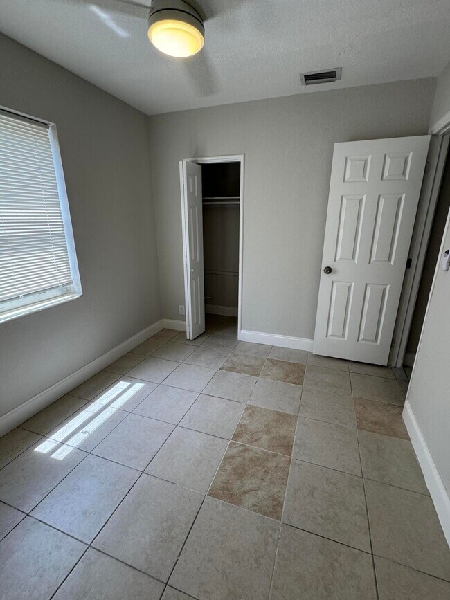 Building Photo - 1508 NW 1st Ave