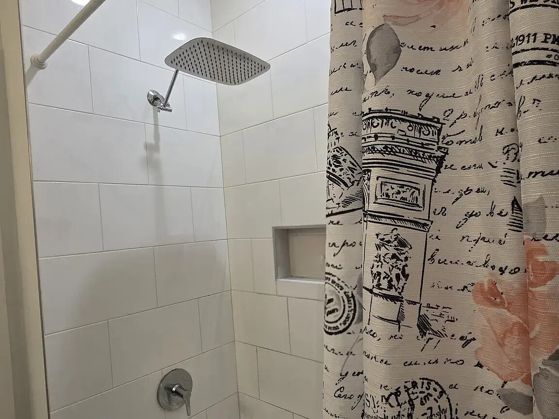 Building Photo - 512 W Montgomery Ave