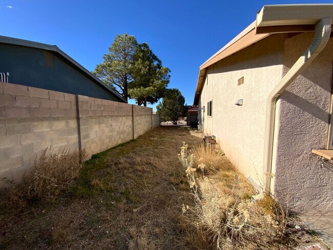 Building Photo - 4 Bedroom Single Story Home Available Near Tramway Blvd NE & Copper Ave NE!