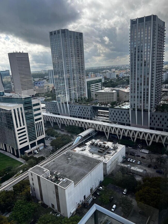 Building Photo - 11 NE 6th St