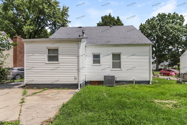 Building Photo - 1512 Sharon Dr