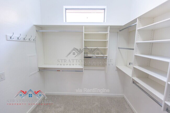 Building Photo - 9562 E Cavalry Dr