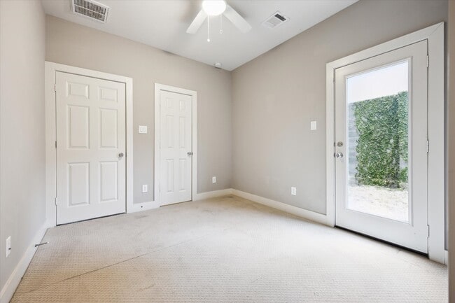 Building Photo - 3212 N MacGregor Way