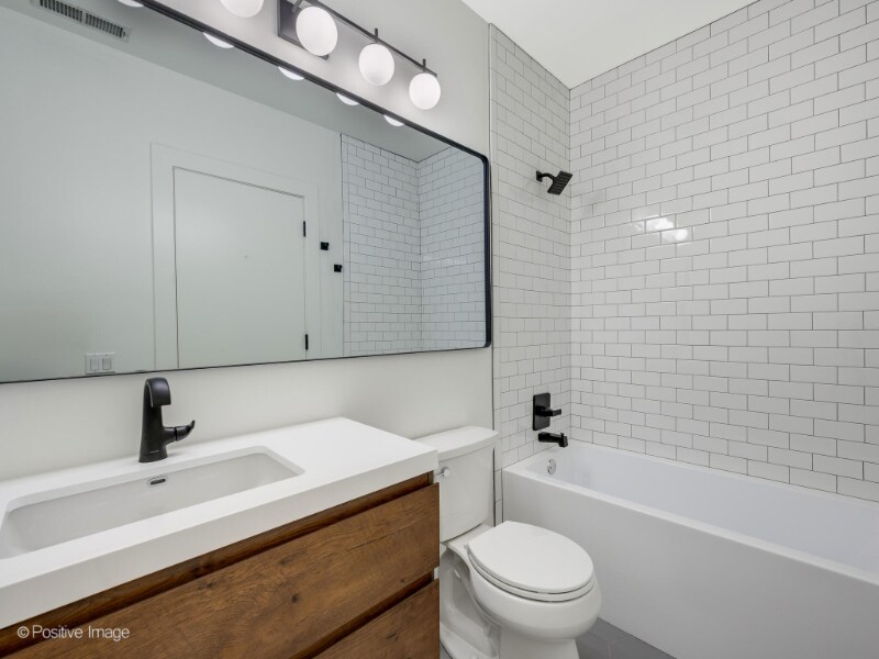 Building Photo - 840 N Wolcott Ave