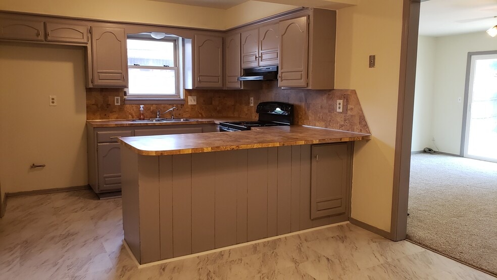 Kitchen - 5312 Chad Rd