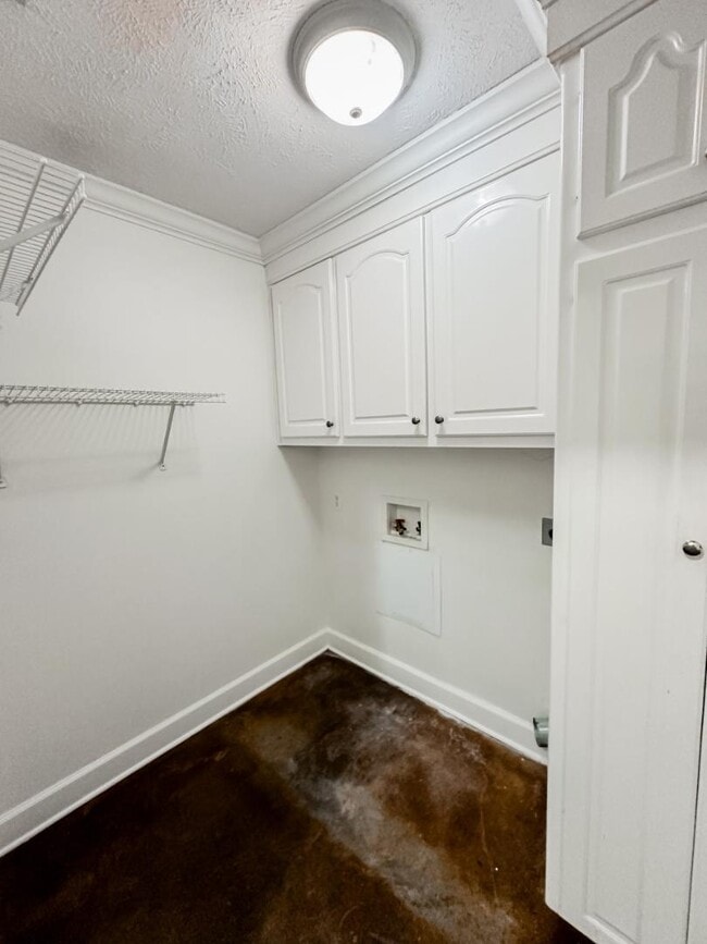 Building Photo - 141 Hazelnut Cir