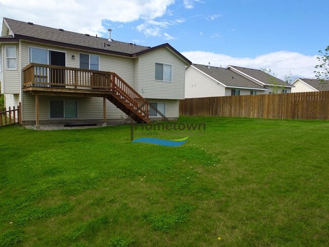 Building Photo - Beautiful 4 Bed 2 Bath Home on Corner Lot ...