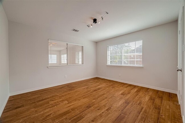 Building Photo - 2112 Limrick Dr