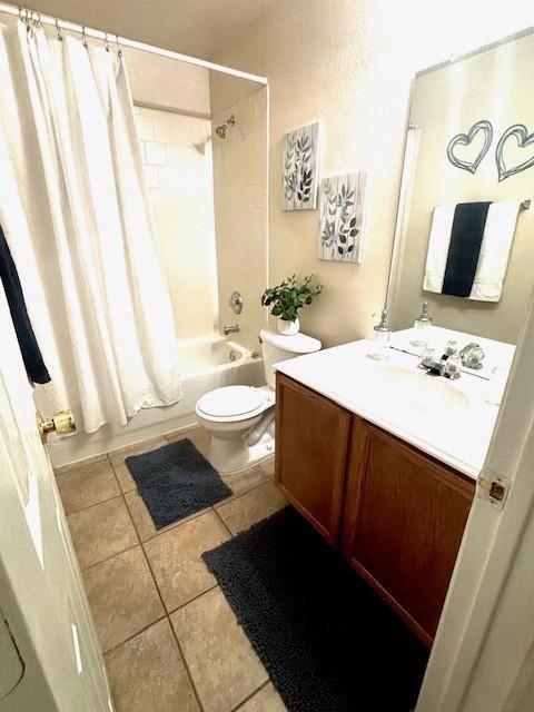Building Photo - Plank Floors & Modern Comforts!" "Corner F...