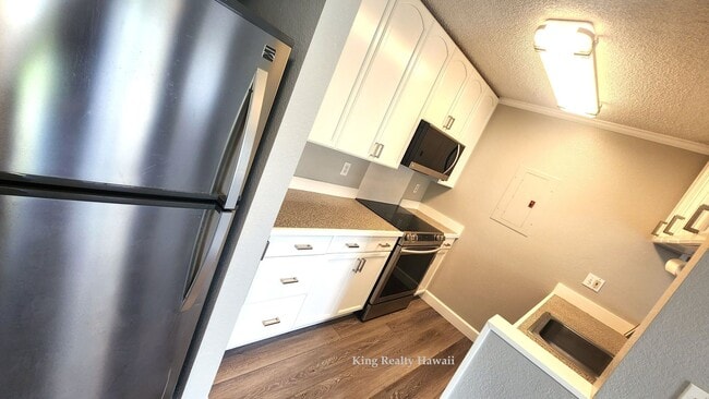 Building Photo - ** VERY CLEAN & UPGRADED 2 br / 2 bath / 2...