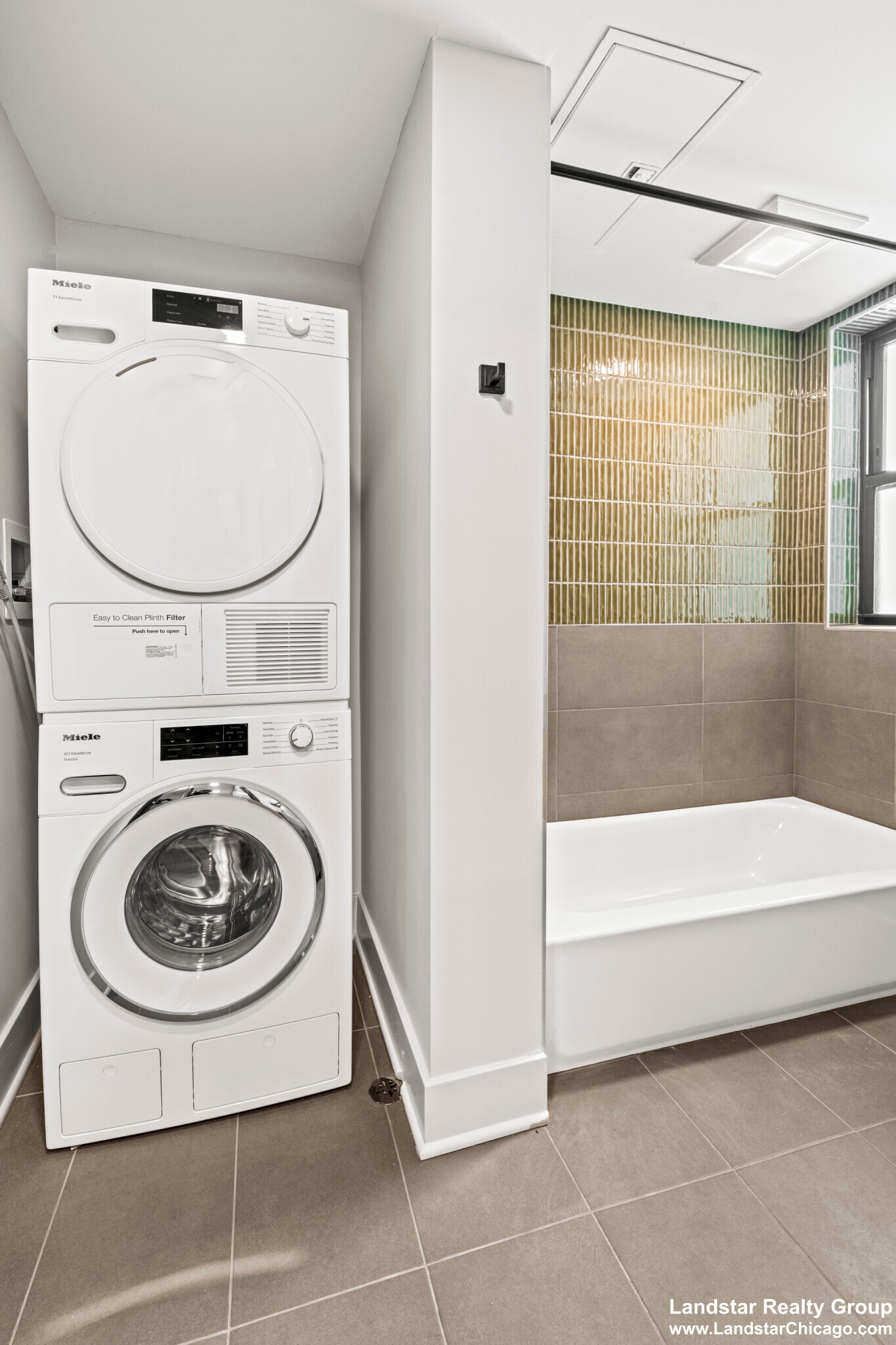 Building Photo - 1241 Chicago Ave