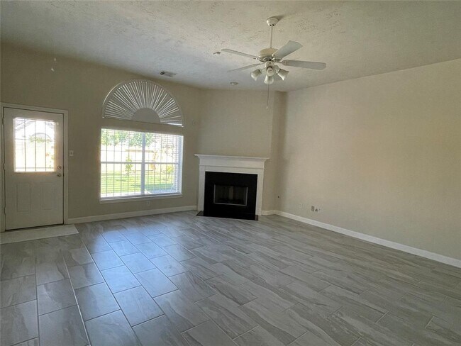 Building Photo - 5934 Heathmoor Ln