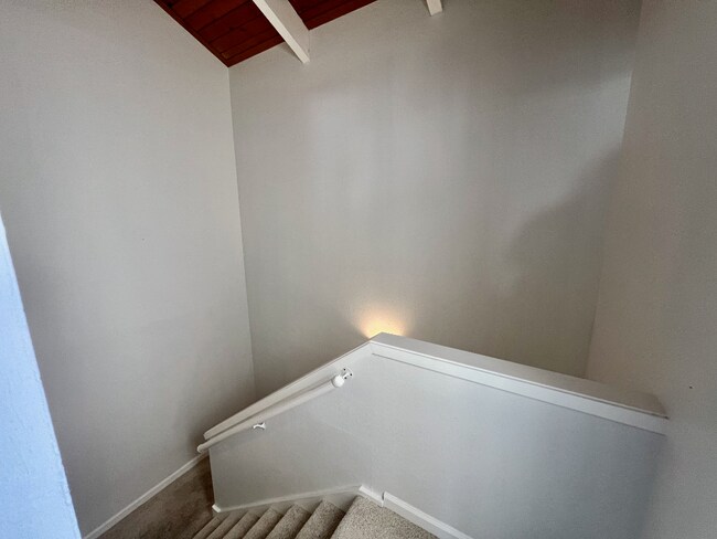 Building Photo - Updated 2 bedroom condo in a gated community in Concord!