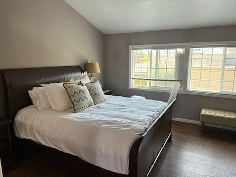 Building Photo - 215 Knox St